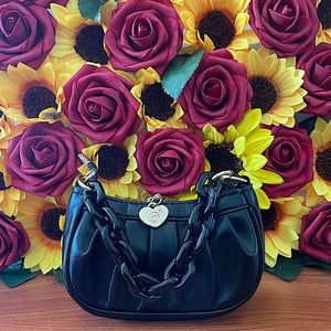 MINI BLACK CHAIN-LINKED PURSE